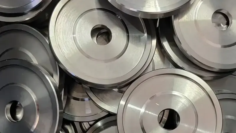 Discos usinados em CNC
