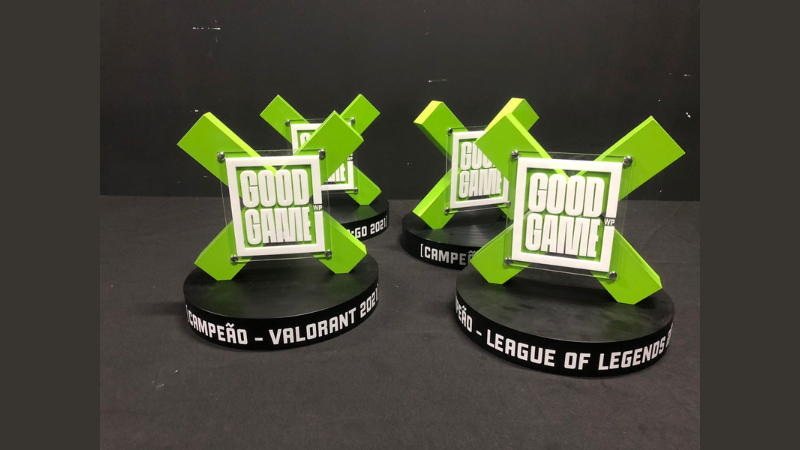 Troféus personalizados usinados em alumínio